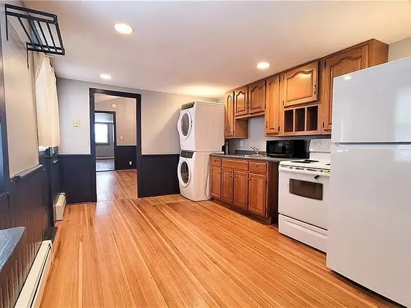 65 Church St, Collinsville, CT 06019