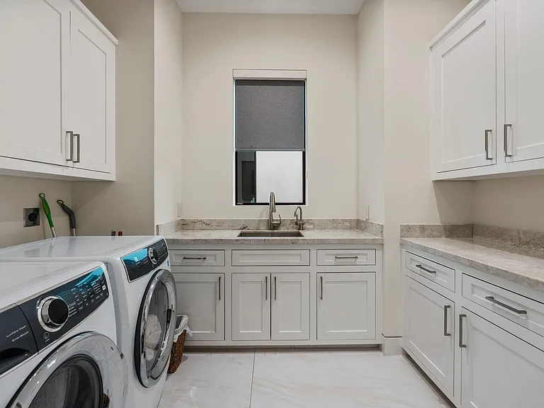 3002 Ferndale St — Photo 29