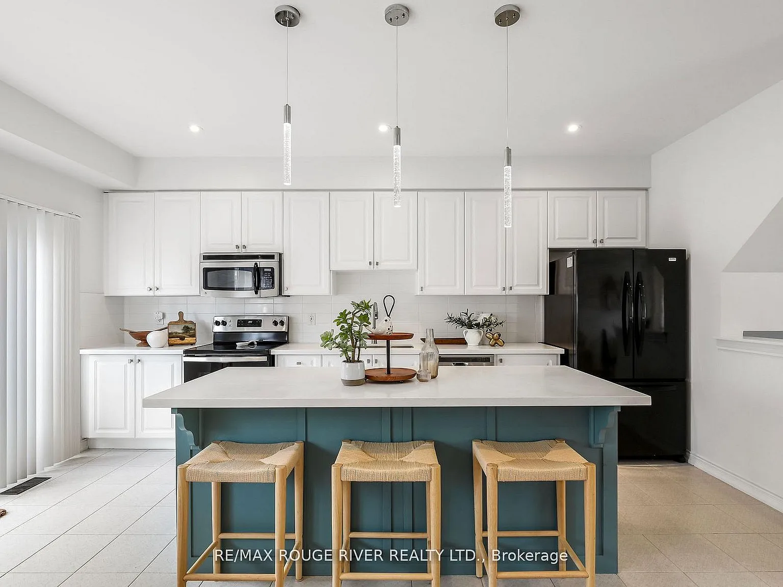 2 bed, $3,400 — Photo 3