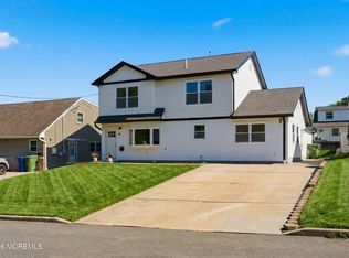 48 Kendall Dr NE, Parlin, NJ 08859