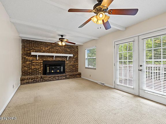 3rd image of 437 E Kings Gate Rd