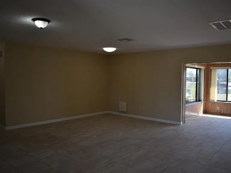 102 Wintersong Ln — Photo 6