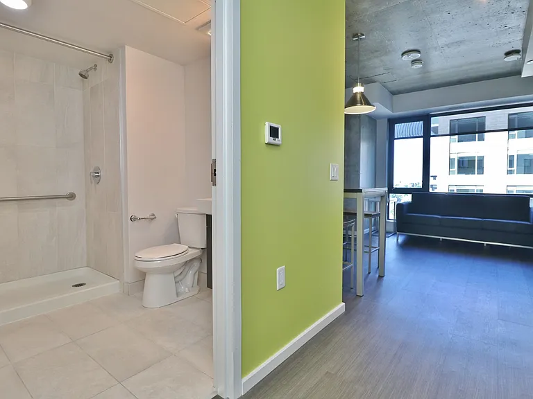 105 Champagne Ave S — Photo 78