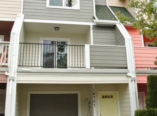 14707 NE Couch St, Portland, OR 97230