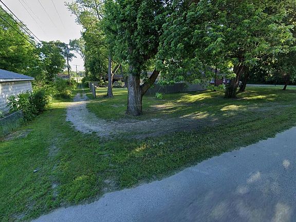 5th image of 3784 Maple St