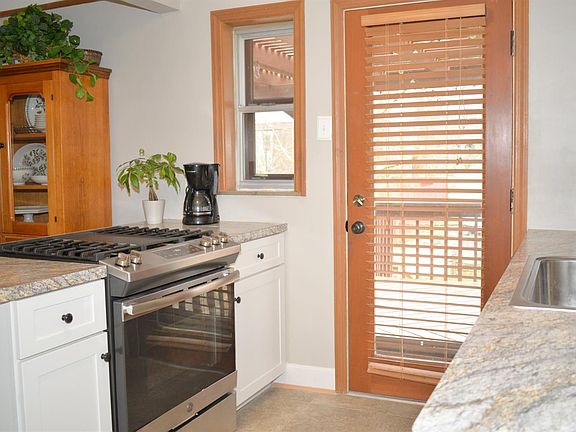 3rd image of 949 Winsray Ct