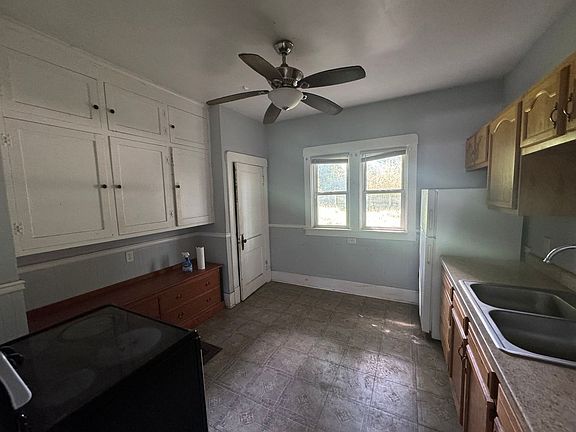3rd image of 506 E Maywood Ave