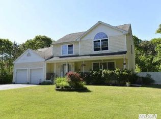 1 Irving Pl, Brookhaven, NY 11719