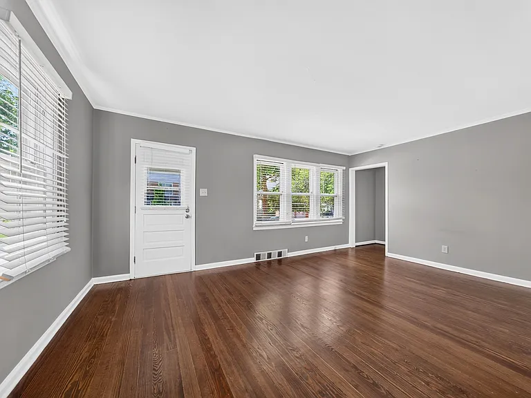 991 Humphrey Ave — Photo 3