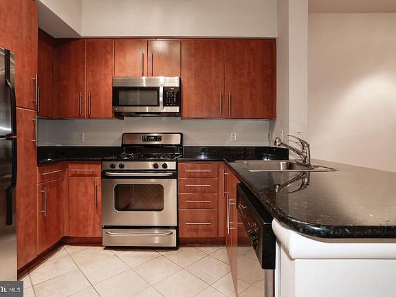 4th image of 1021 N Garfield St APT 103