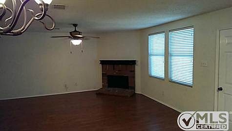 4th image of 3311 Spur Dr