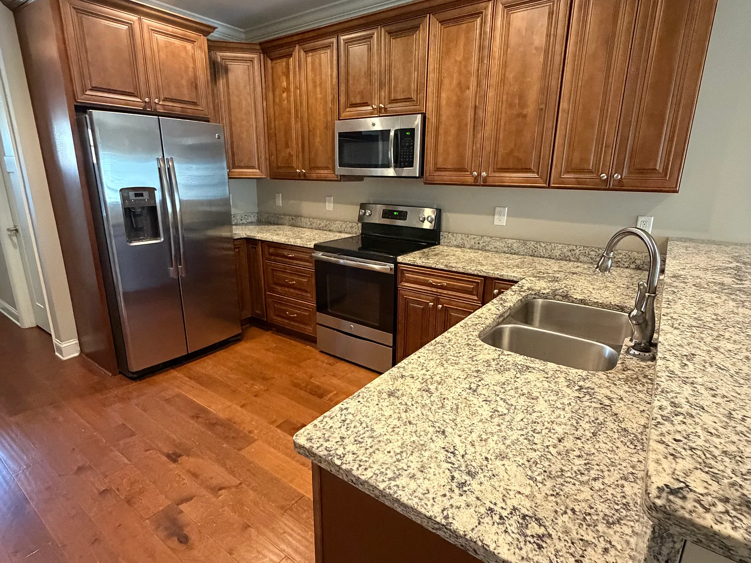 3 bed, 1474 sqft, $1,850 — Photo 3