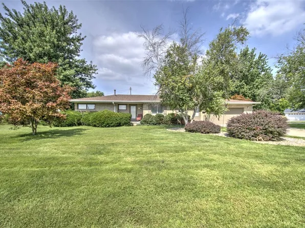 333 N Country Club Rd, Decatur, IL 62521