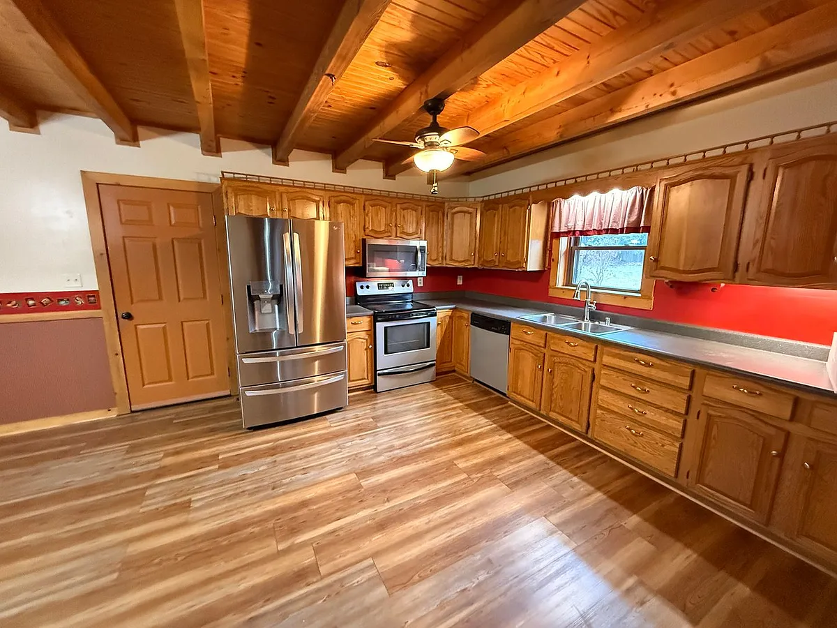 Building Photo - 207 Lakeshore Dr