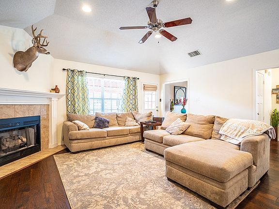 4th image of 4150 Green Meadow Dr