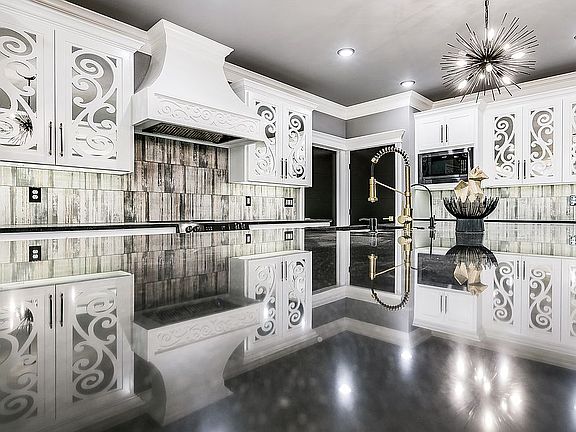 2nd image of 5201 Riviera Ln