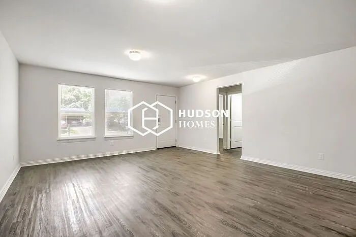 408 Jonathan St — Photo 3