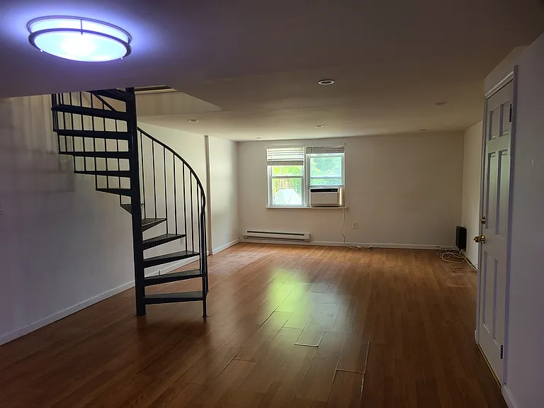 41XX Little Neck Pkwy #2 — Photo 3