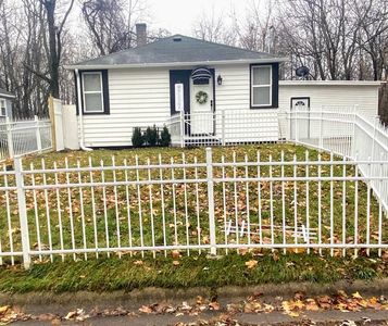 934 Edgecumbe Ave, Benton Harbor, MI, 49022