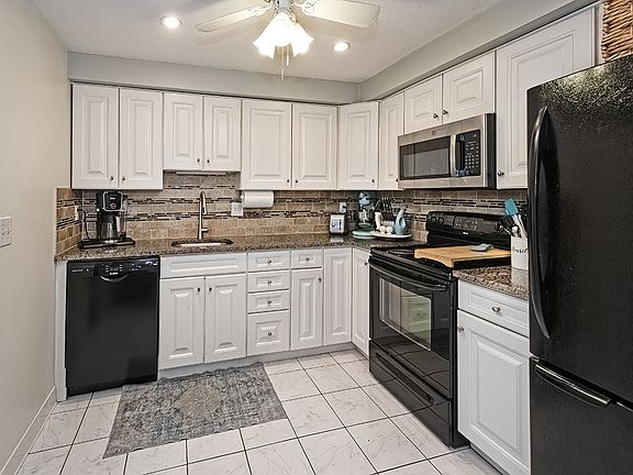 3rd image of 31 Maple Ct