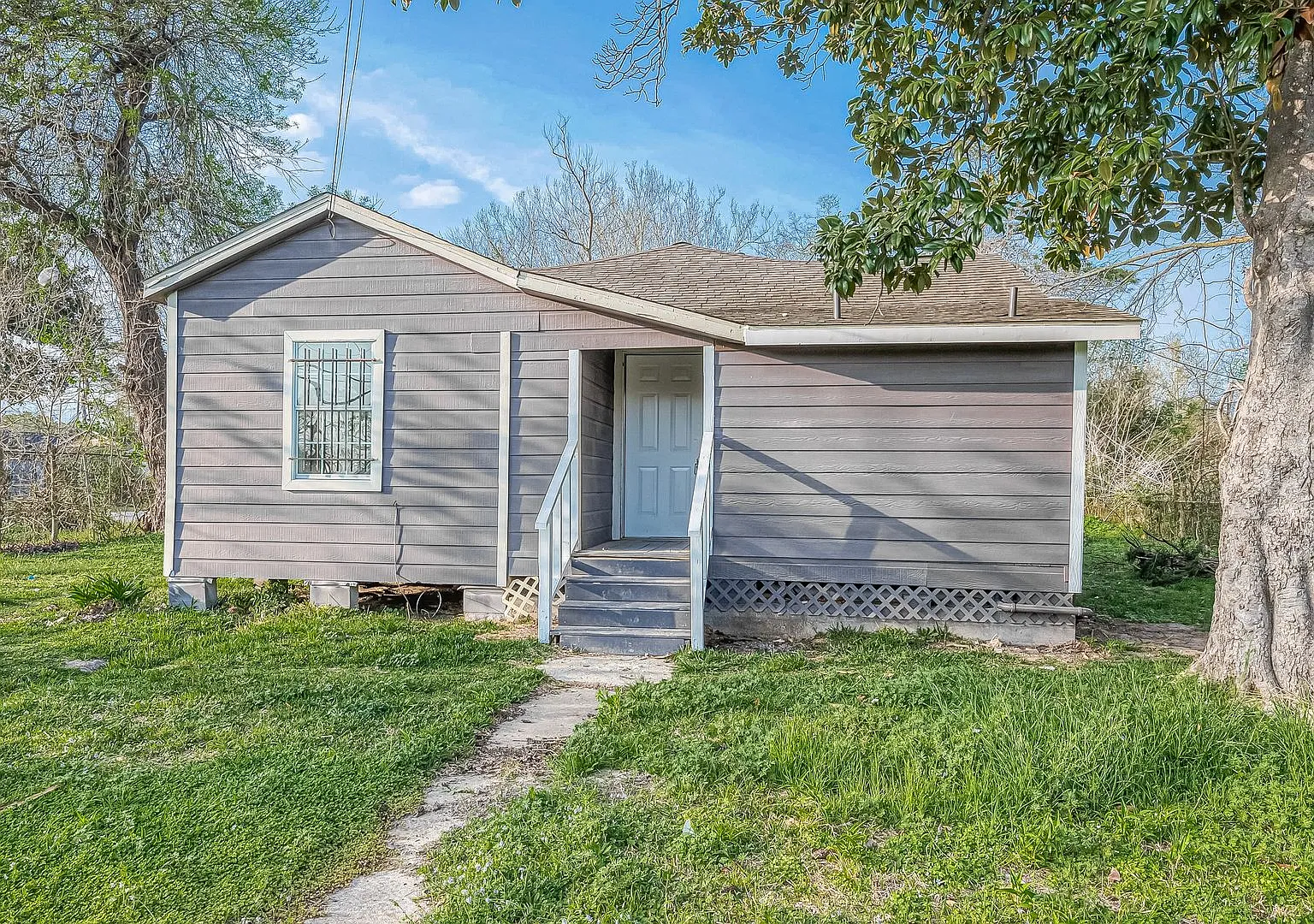 Spacious 3BR/2BA Home in Houston 77028 Convenient Access to Downtown & Major Highways — Photo 1