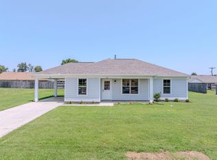 102 Fox Chase Dr, Mason, TN 38049