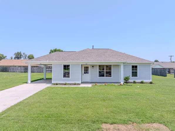 102 Fox Chase Dr, Mason, TN 38049