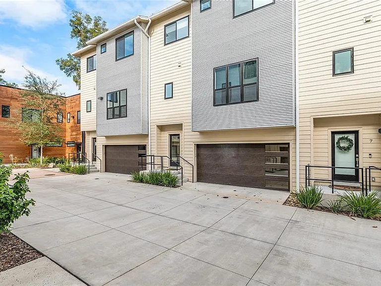 2601 SW Williston Rd #106 — Photo 2