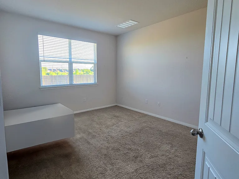 109 Brody Ln — Photo 7