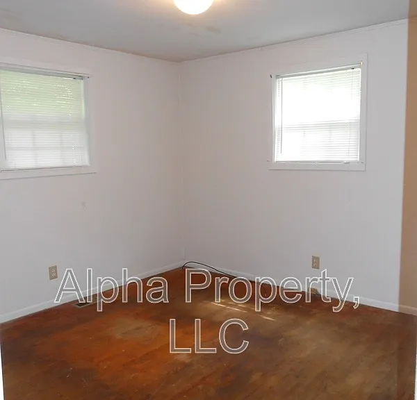 212 Campbell Ave — Photo 8