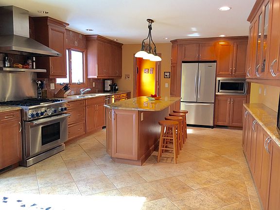 2nd image of 18 Aspen Dr