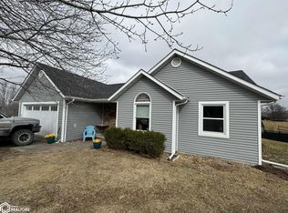 2068 Golfview Cir, Centerville, IA 52544