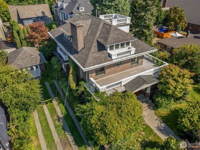 1220 10th Avenue E, Seattle, WA, 98102