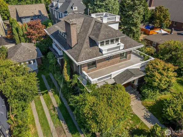 1220 10th Avenue E, Seattle, WA 98102