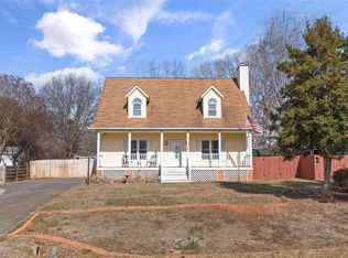 5463 Moravian Heights Ln, Clemmons, NC 27012