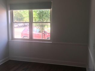 5259 W Roscoe St, Chicago, IL 60641
