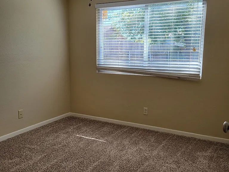 2206 Coach Dr — Photo 15
