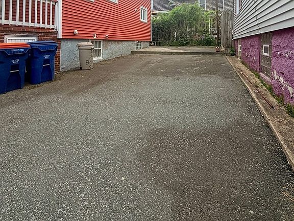 5th image of 141 Bonney St