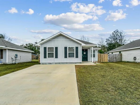 2536 Sutton Place Dr, Cantonment, FL 32533