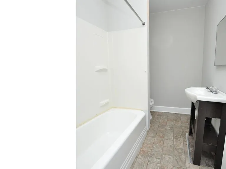 2221 Marne Hwy #2B — Photo 9