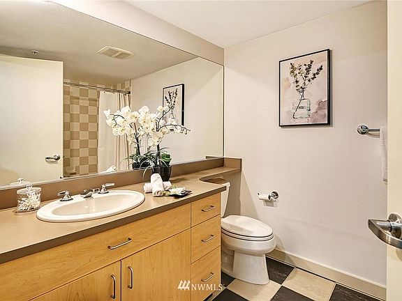 5th image of 1100 106th Ave NE APT 509