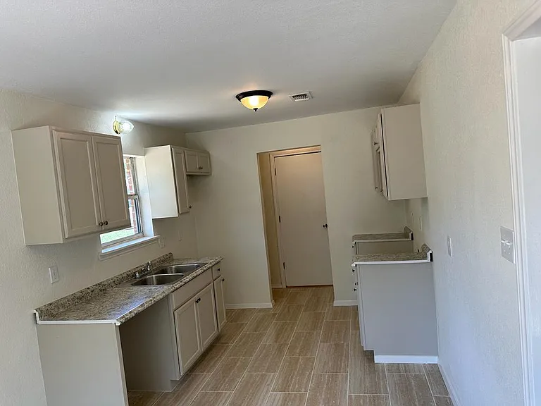 225 Brook Cir — Photo 9