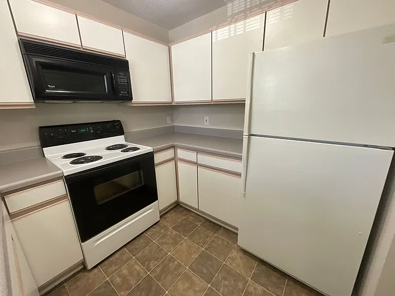 Meridian Park Apartments — Photo 34