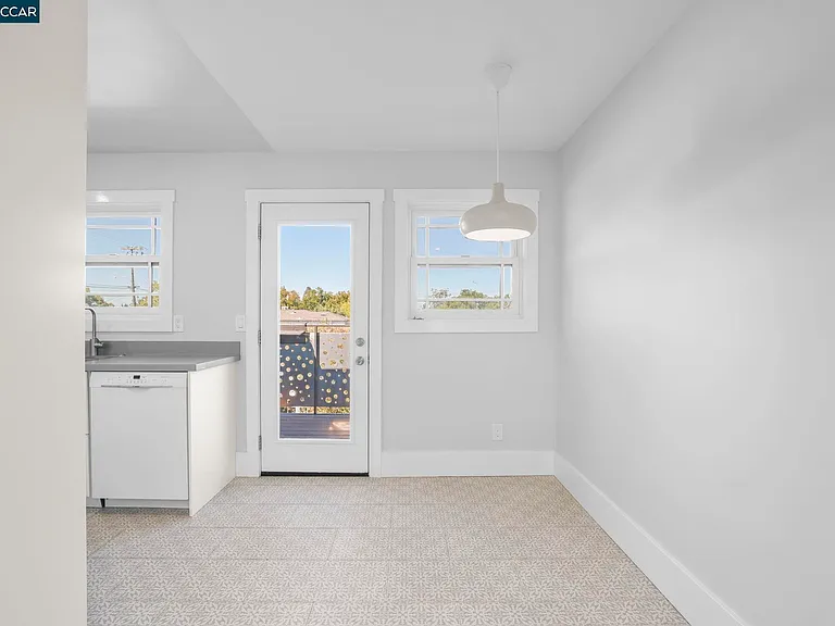 1325 Hopkins St — Photo 22