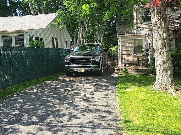 4th image of 8 Outlook Ave
