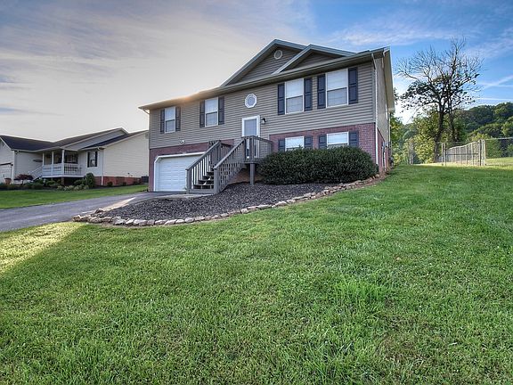 5th image of 1004 Meadow Brook Dr