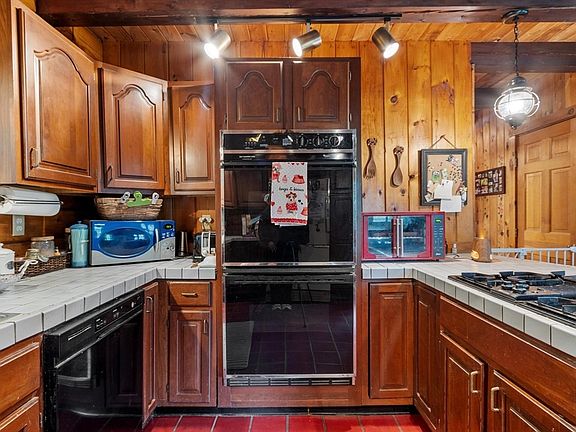 4th image of 90 Appleton Cir