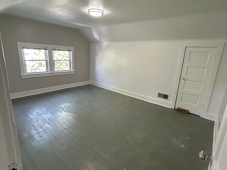 17416 Woodford Ave — Photo 29