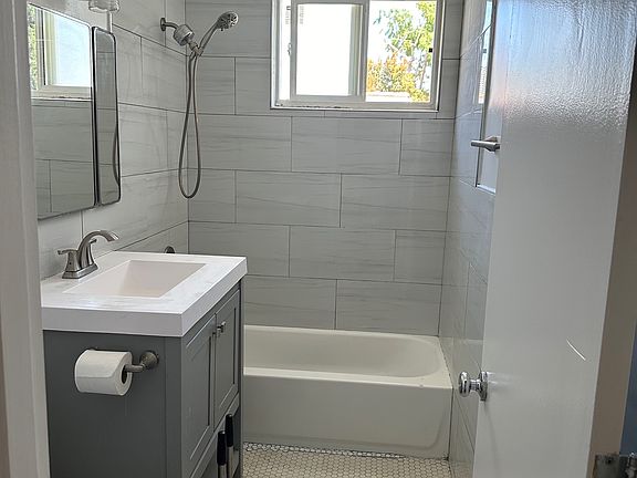 5th image of 852 S Lorraine Blvd #11