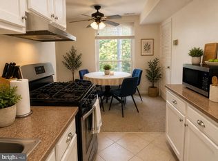 8316 Tobin Rd APT 33, Annandale, VA 22003